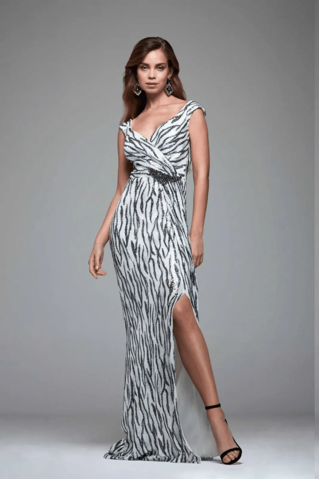 Abito lungo bicolore in paillettes elegante da cerimonia Moda Mania a motivo zebrato bianco nero