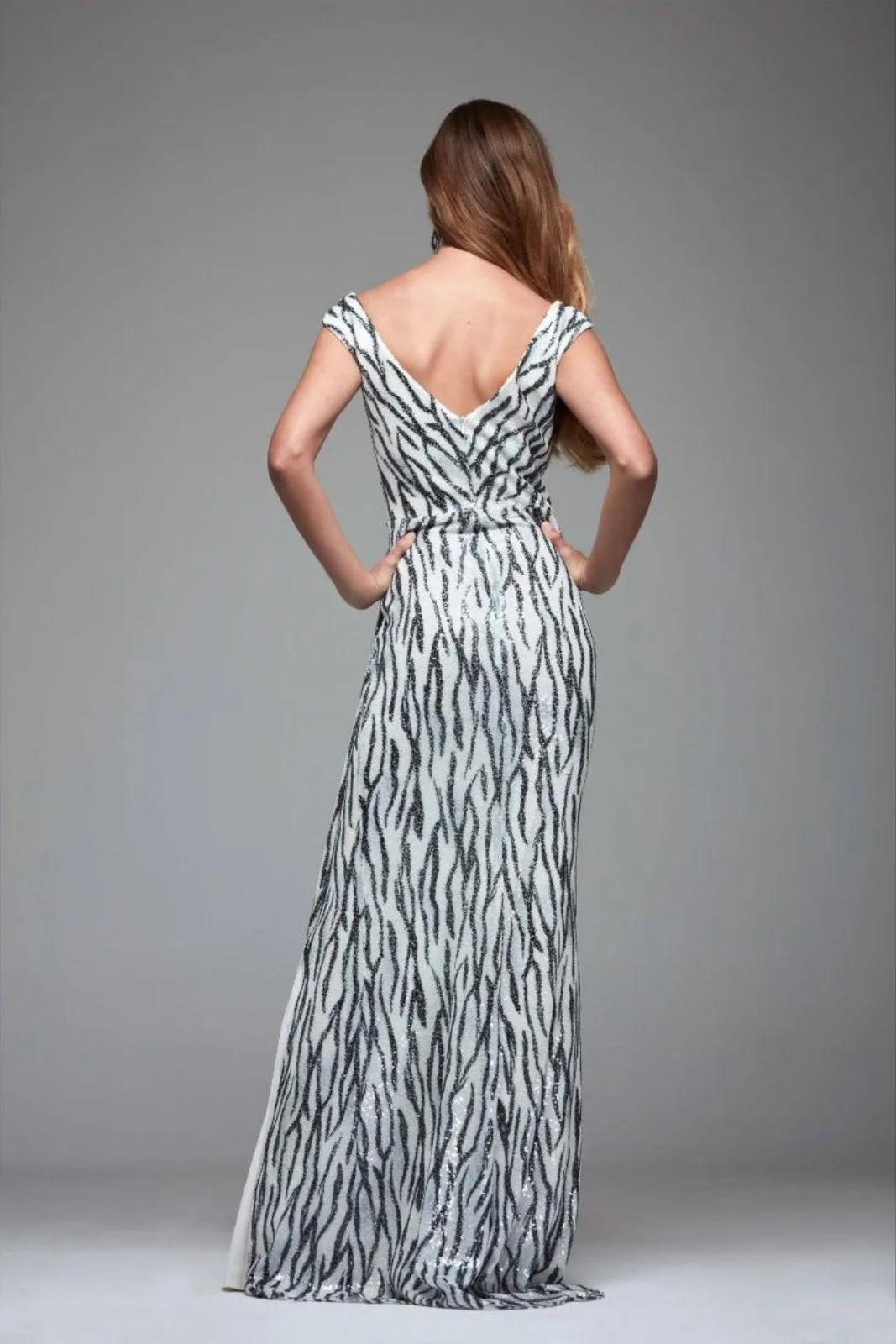 Abito lungo bicolore in paillettes elegante da cerimonia Moda Mania a motivo zebrato bianco nero