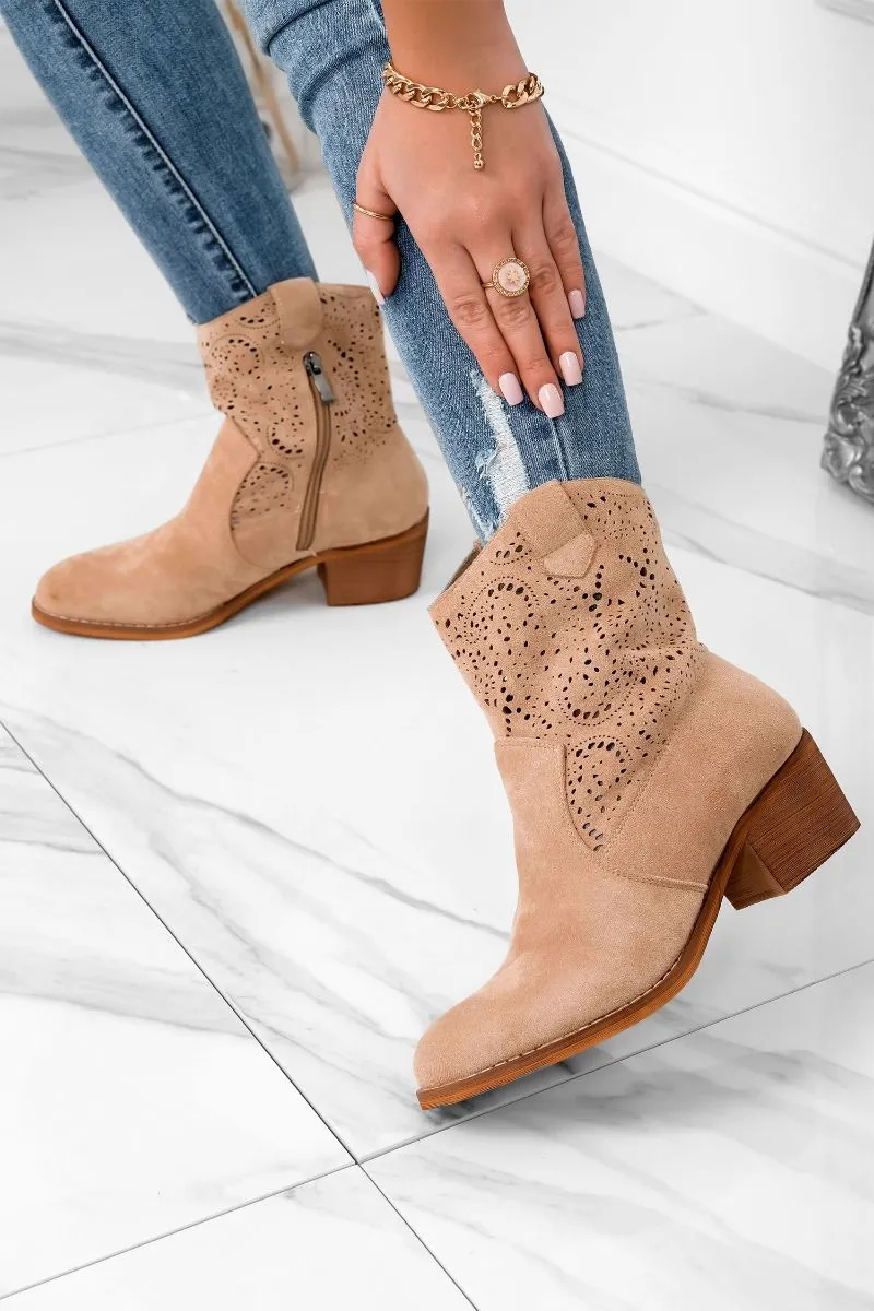 KAIRO - Stivaletti beige traforati con tacco comodo