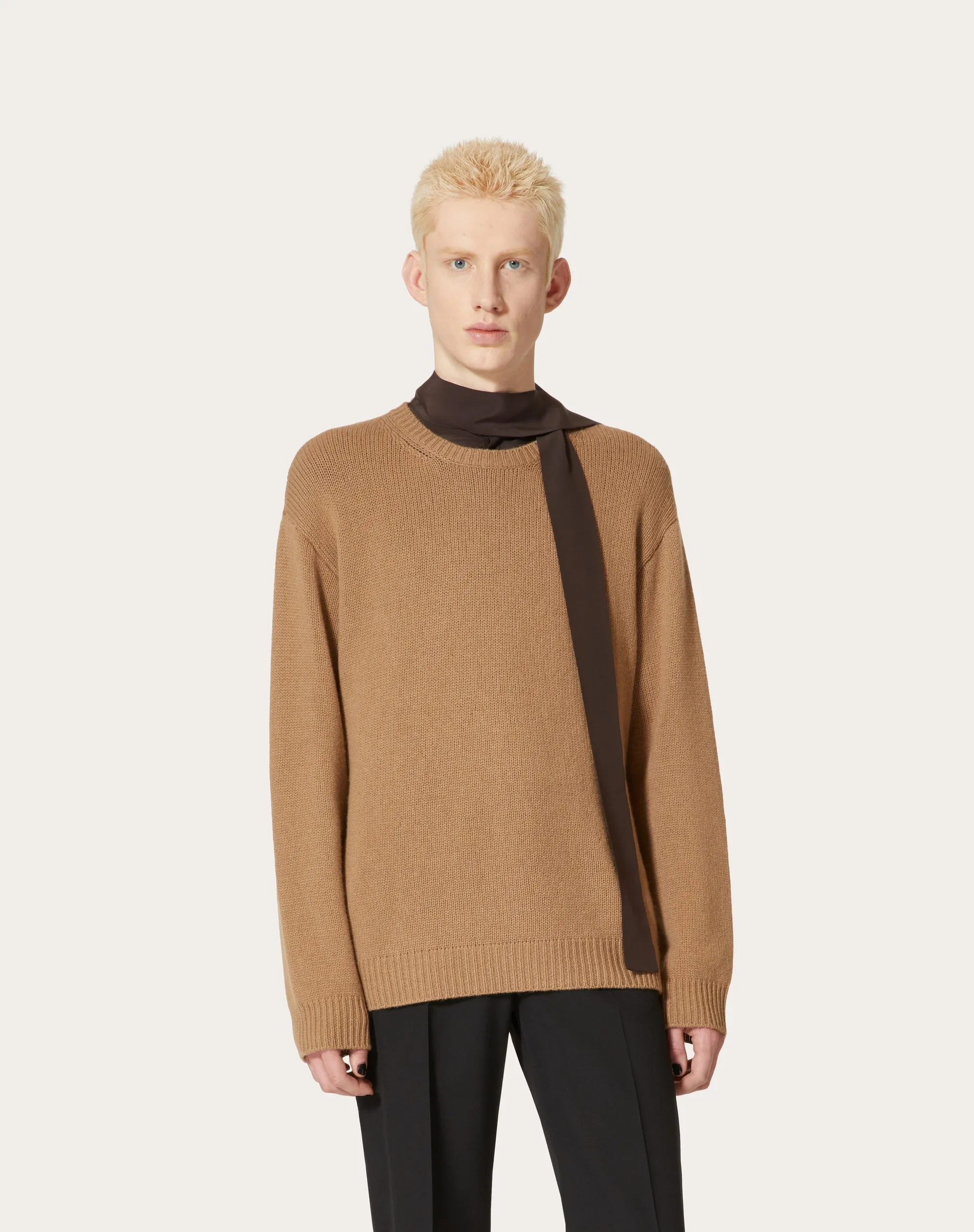 MAGLIONE GIROCOLLO IN CASHMERE CON BORCHIA