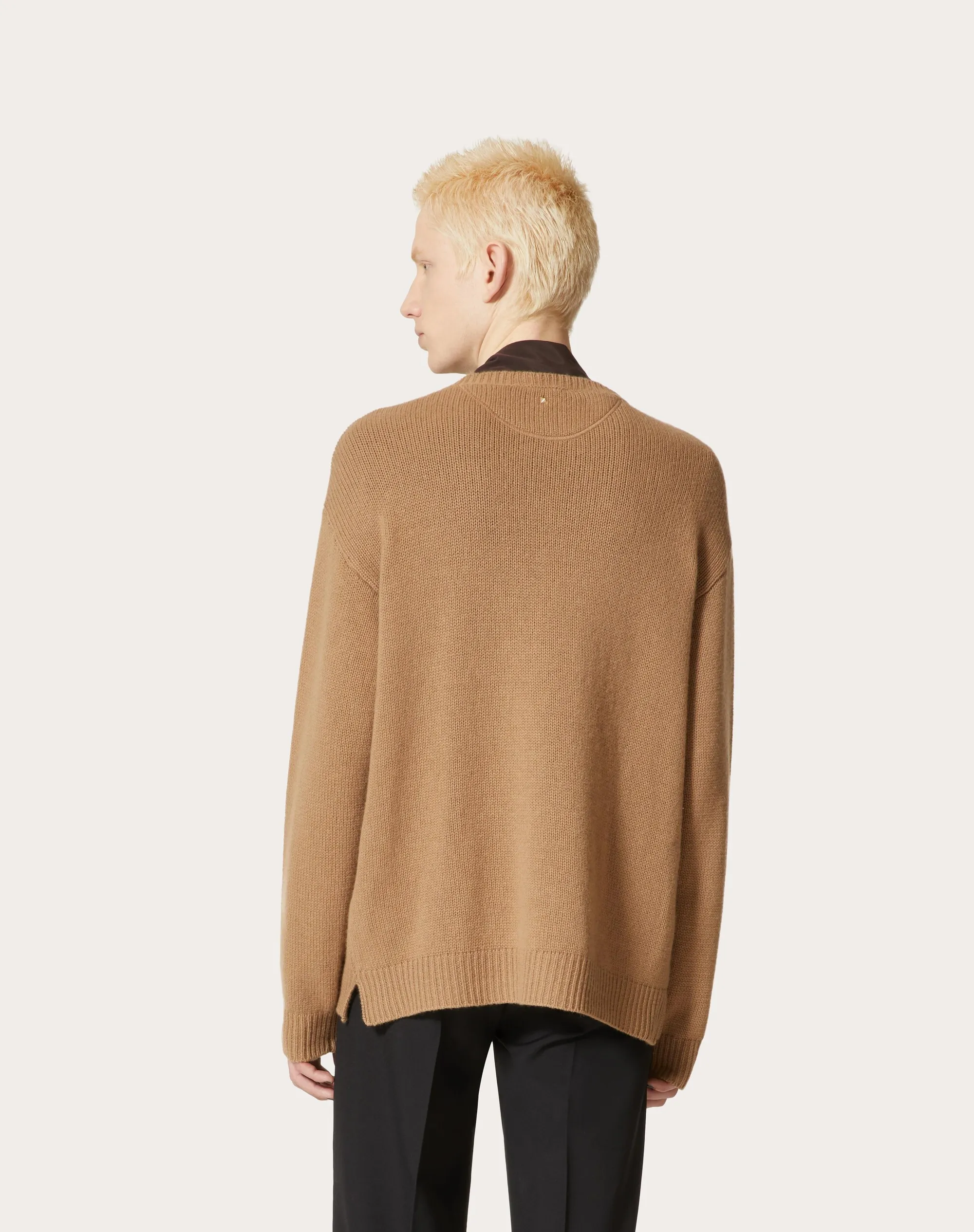 MAGLIONE GIROCOLLO IN CASHMERE CON BORCHIA