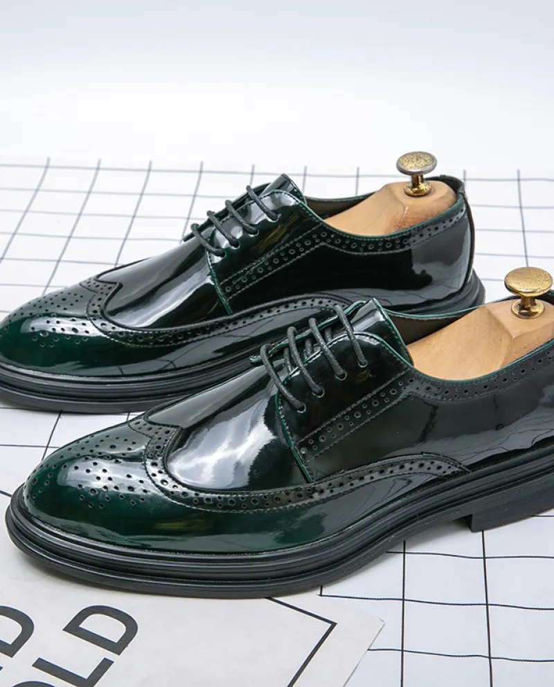 Nuovi uomini del progettista di marca British Green con scarpe brogue bianche Cerimonia nuziale formale Ritorno a casa Oxford Sa