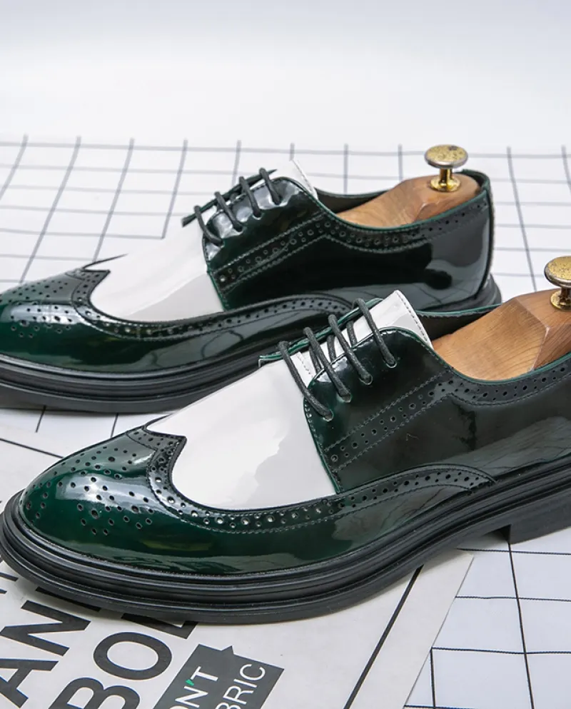 Nuovi uomini del progettista di marca British Green con scarpe brogue bianche Cerimonia nuziale formale Ritorno a casa Oxford Sa