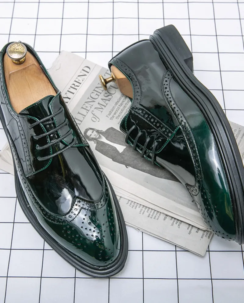 Nuovi uomini del progettista di marca British Green con scarpe brogue bianche Cerimonia nuziale formale Ritorno a casa Oxford Sa