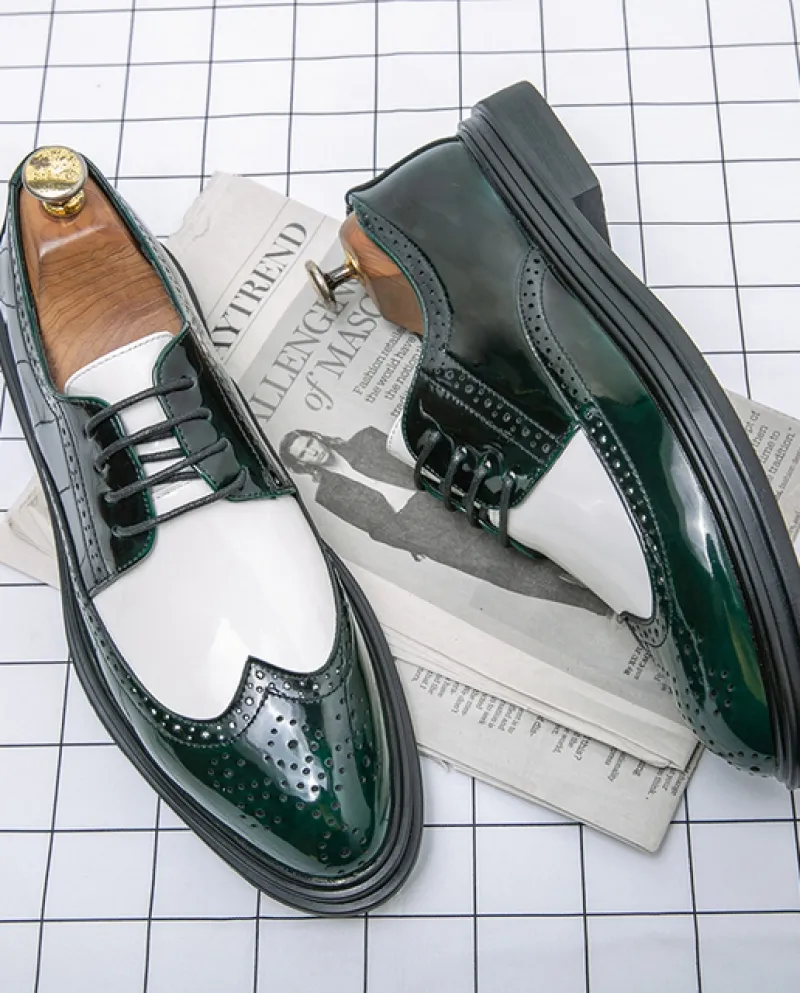 Nuovi uomini del progettista di marca British Green con scarpe brogue bianche Cerimonia nuziale formale Ritorno a casa Oxford Sa