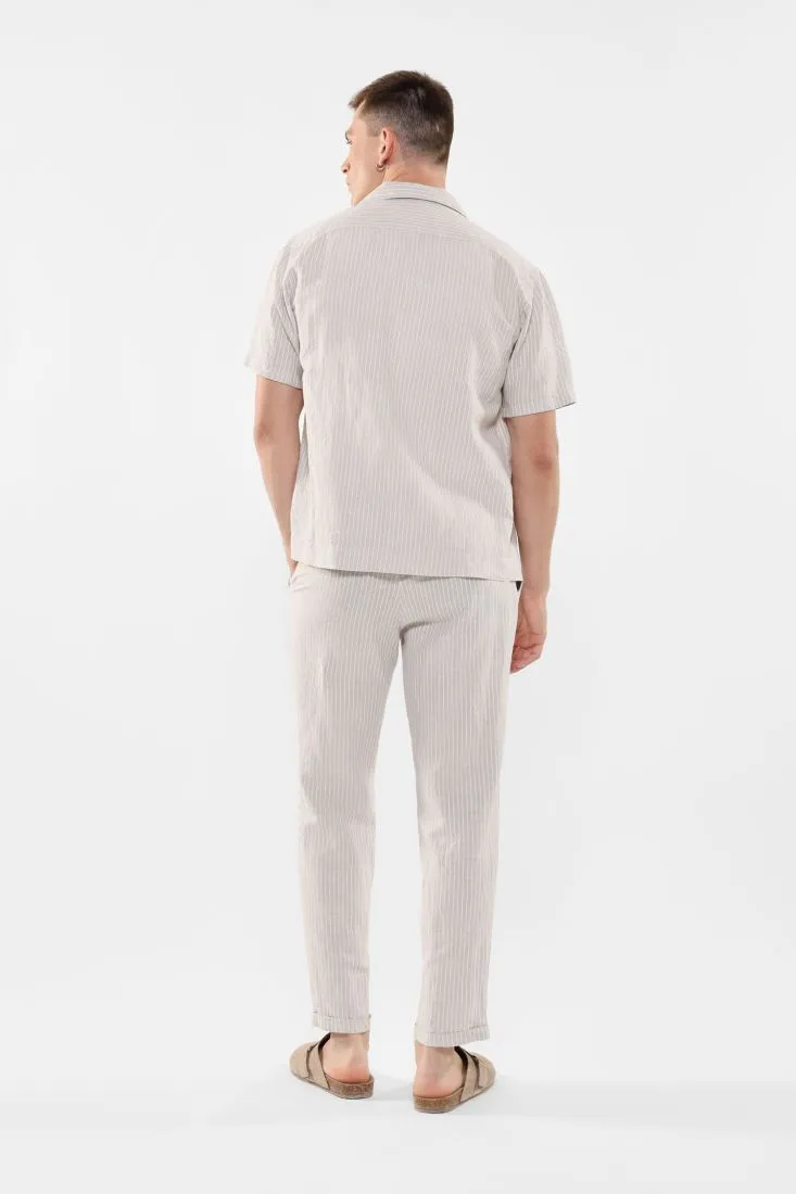 Pantaloni slim-fit fantasia gessata con coulisse e pinces